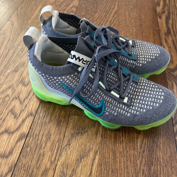Nike Vapormax size 4.5 (women’s 6 equivalent) - Picture 2 of 5